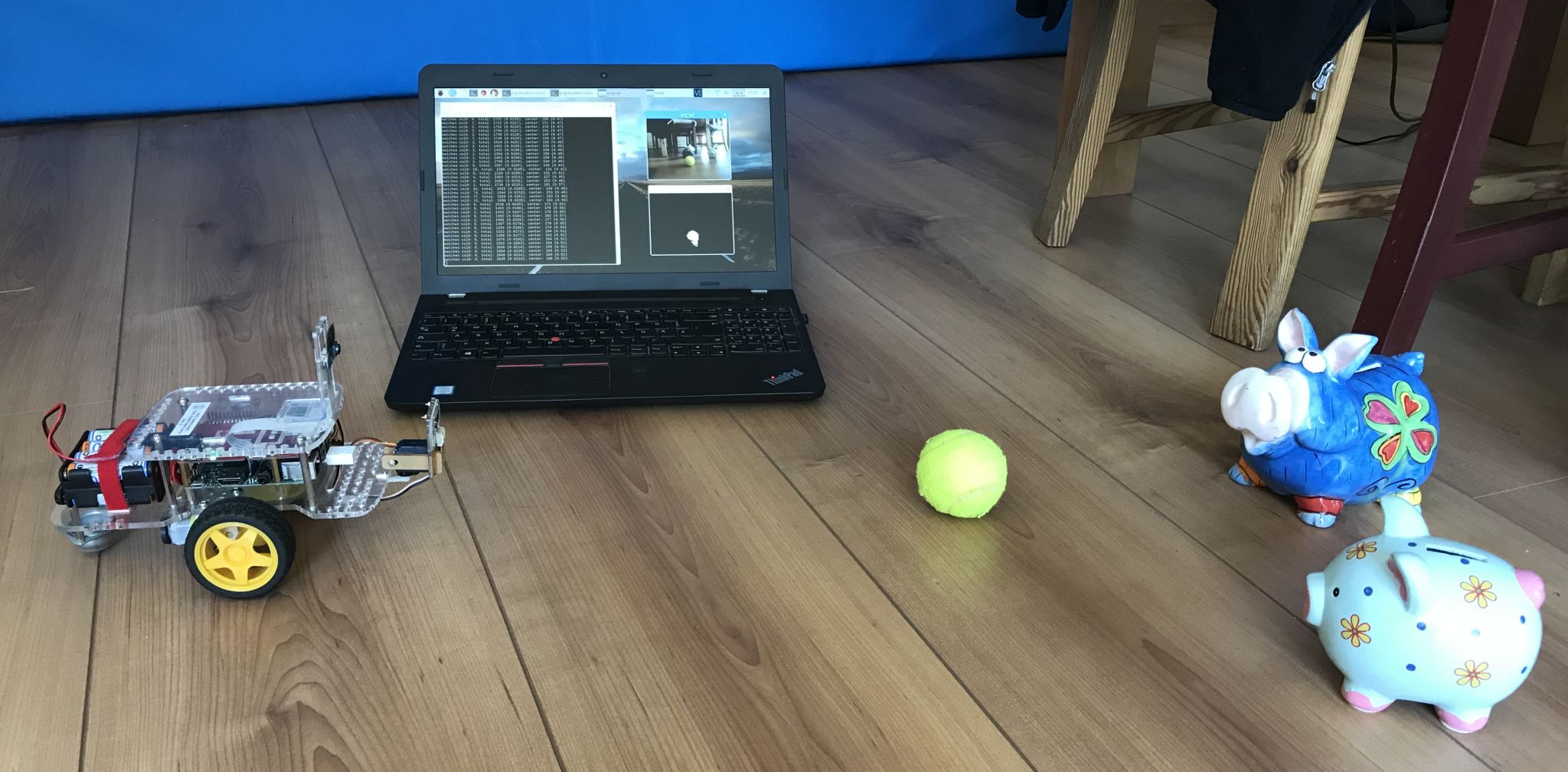 Roboter mit Ball